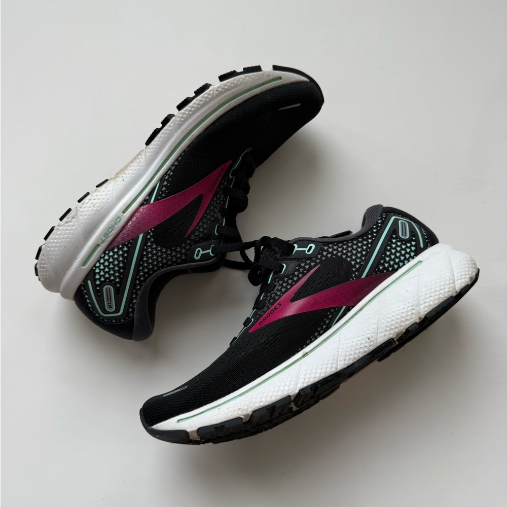 Brooks Ghost running shoes
Women’s size 8